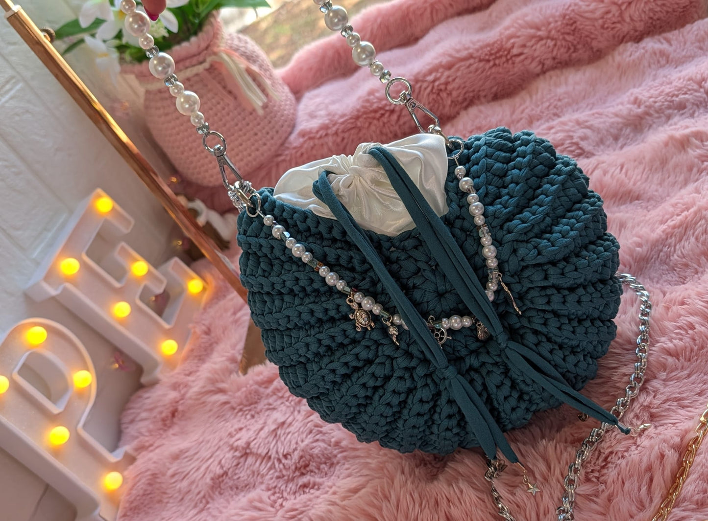Handmade kelly seashell crochet bag
