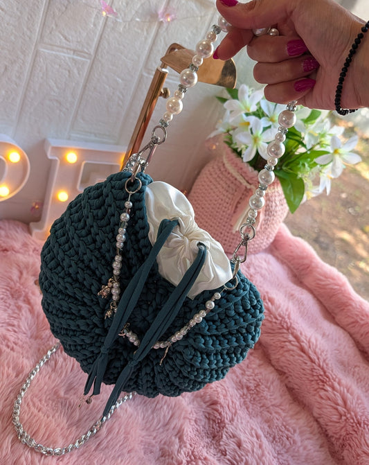 Handmade kelly seashell crochet bag
