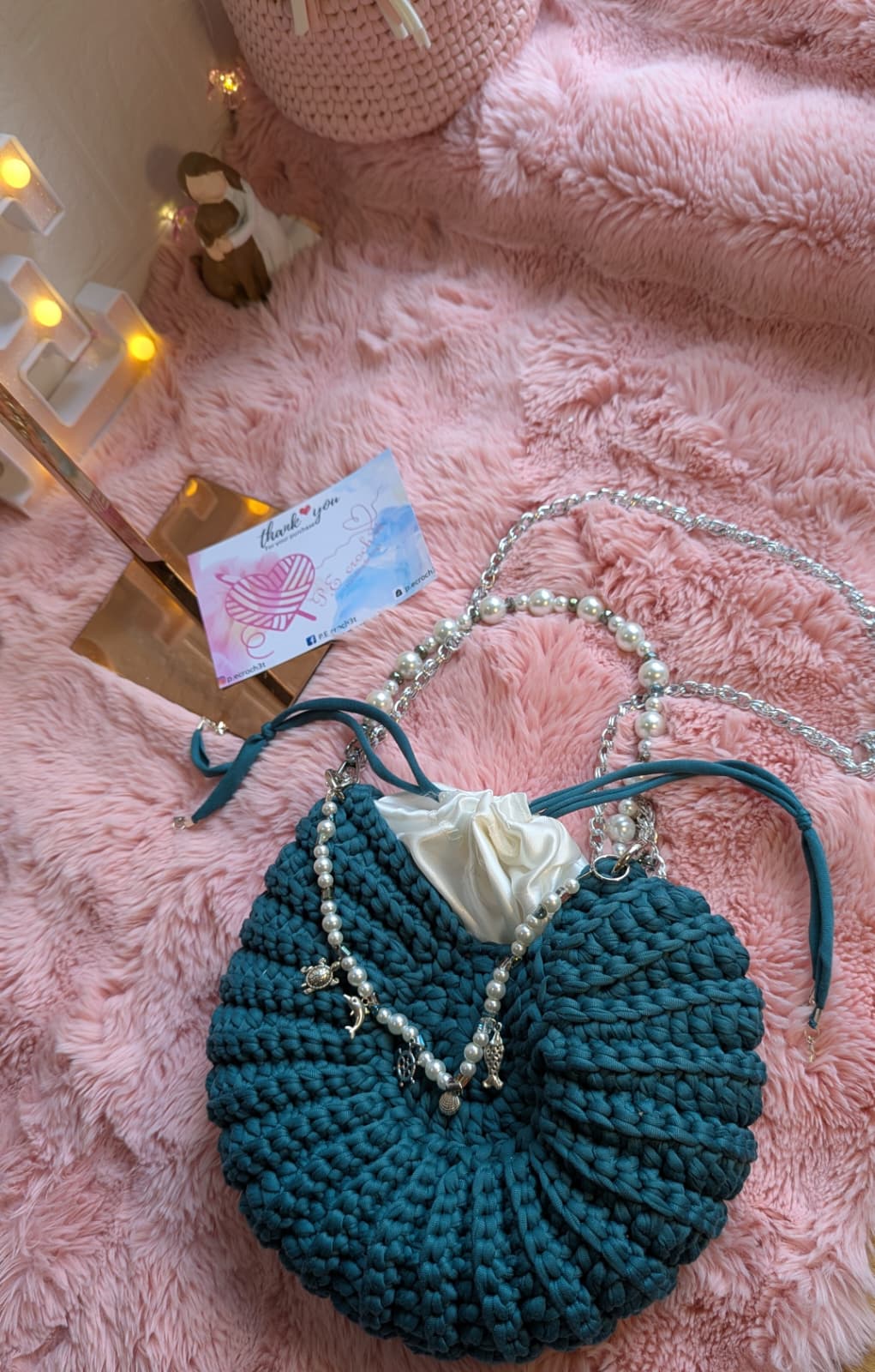 Handmade kelly seashell crochet bag